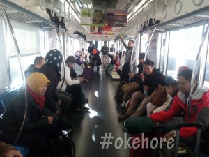 Rombongan Mahasiswa Indonesia dalam Satu Gerbong Kereta menuju Tokyo